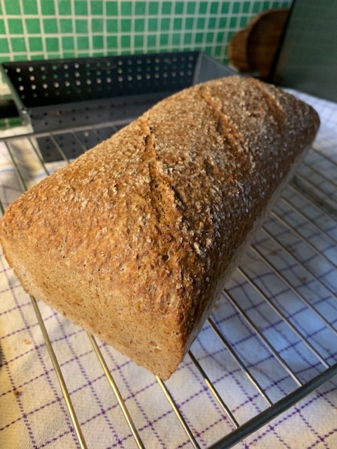 100% wholemeal wheat bread
